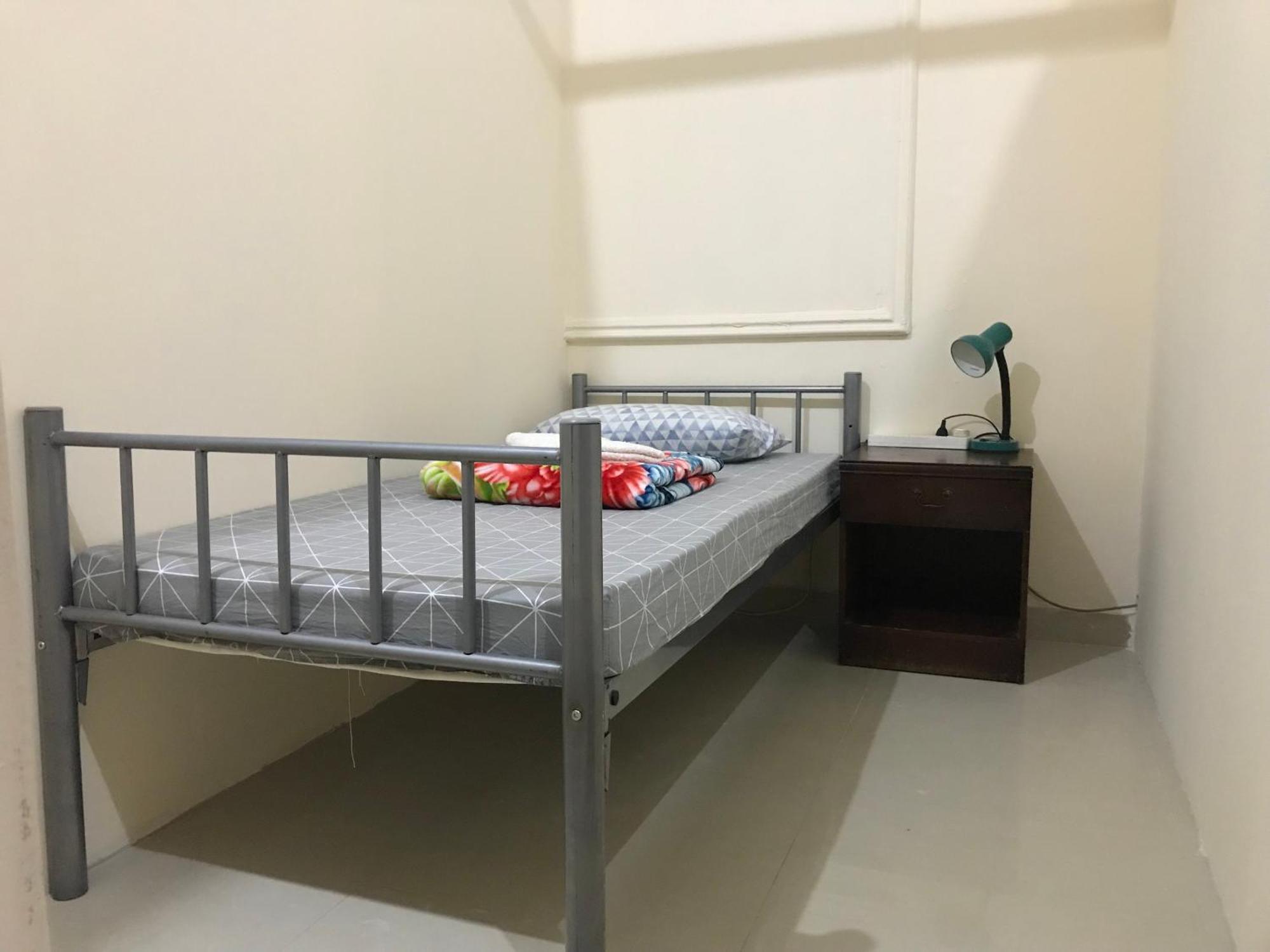 Backpacker'S Bed - No Parking Space Abu Dabi Dış mekan fotoğraf